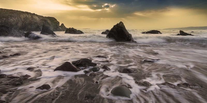 中国港口自动化奇迹：智慧港口如何催生千亿级临港服务业与加盟财富新机遇